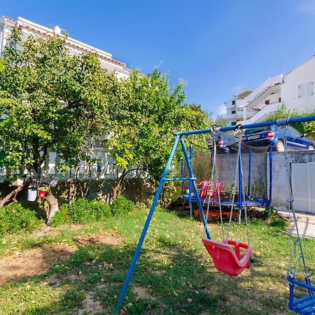 Apartments Pela Лопар Экстерьер фото