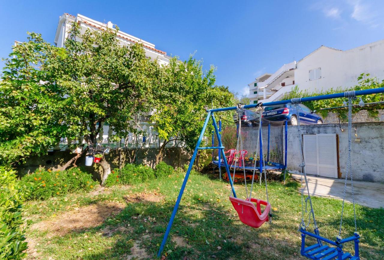 Apartments Pela Лопар Экстерьер фото