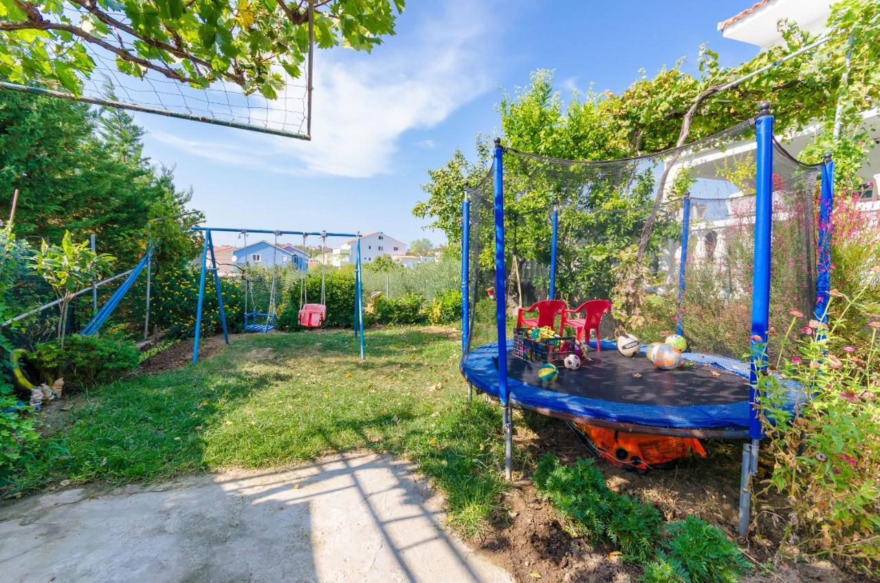 Apartments Pela Лопар Экстерьер фото