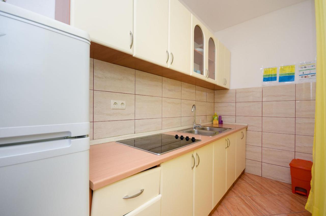 Apartments Pela Лопар Экстерьер фото