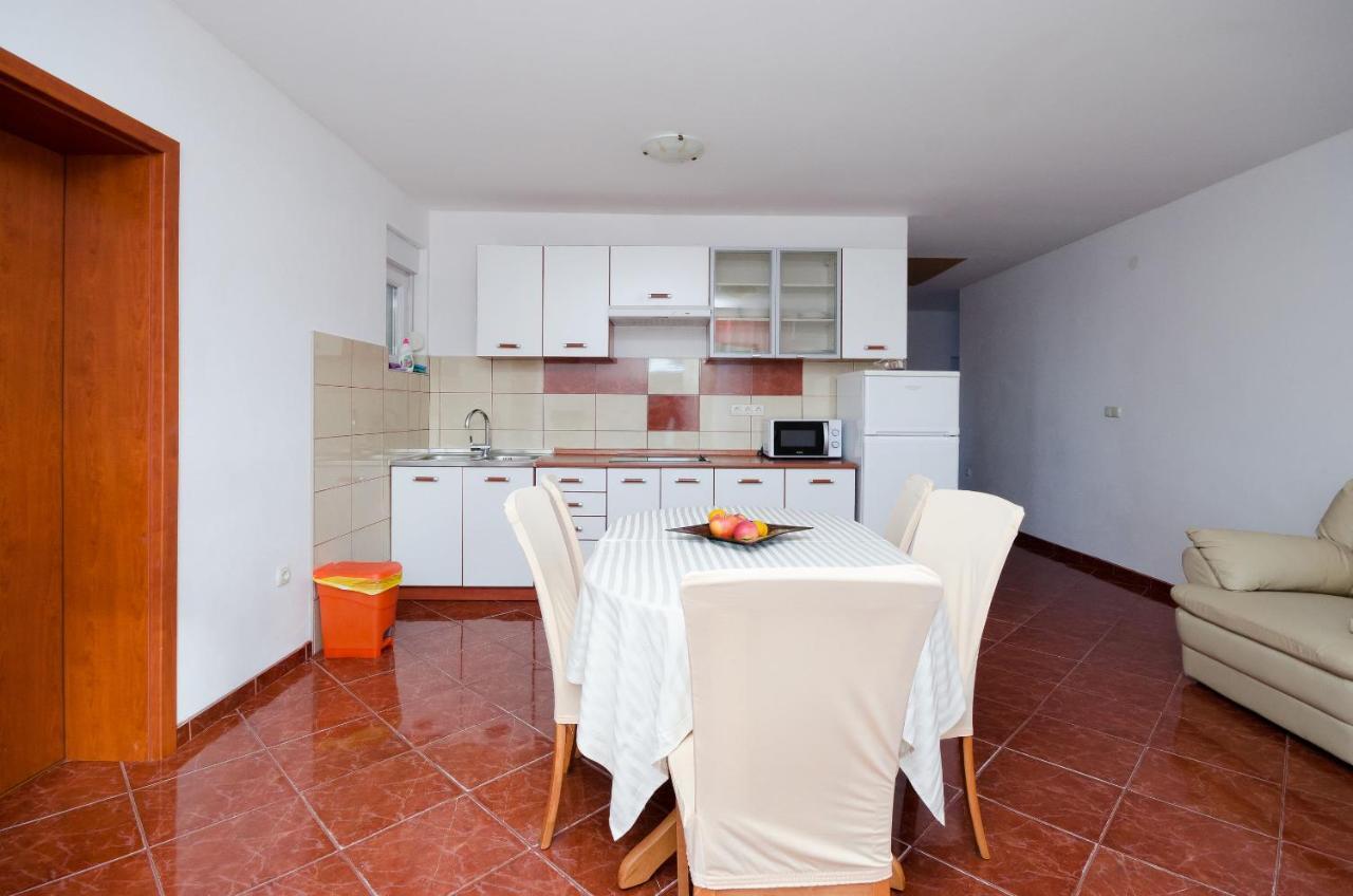 Apartments Pela Лопар Экстерьер фото