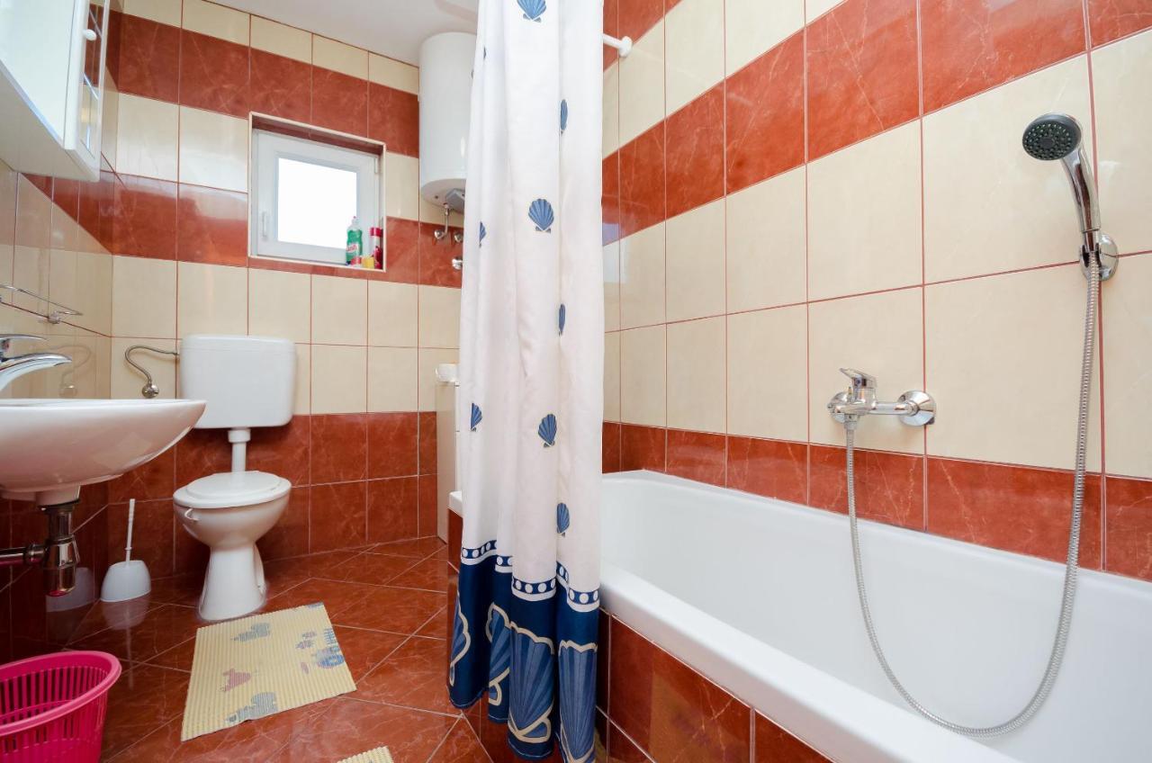 Apartments Pela Лопар Экстерьер фото
