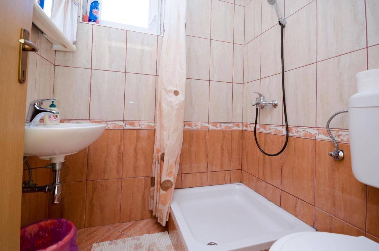 Apartments Pela Лопар Экстерьер фото