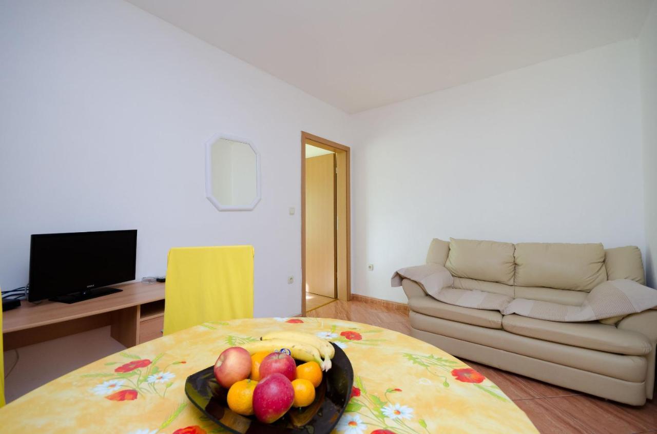 Apartments Pela Лопар Экстерьер фото