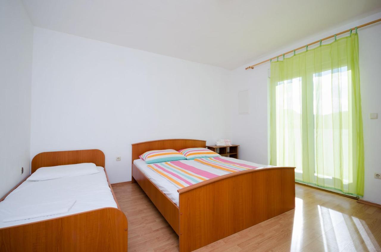 Apartments Pela Лопар Экстерьер фото
