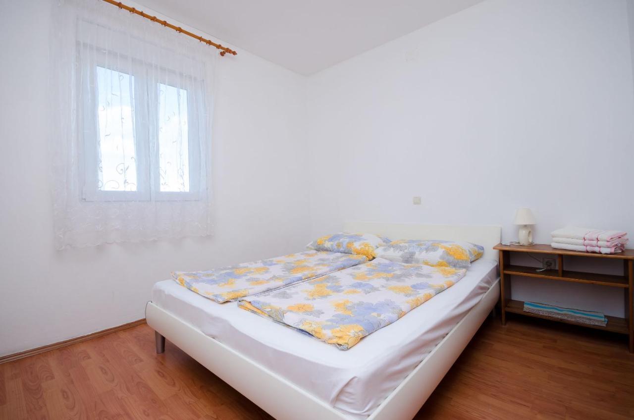 Apartments Pela Лопар Экстерьер фото