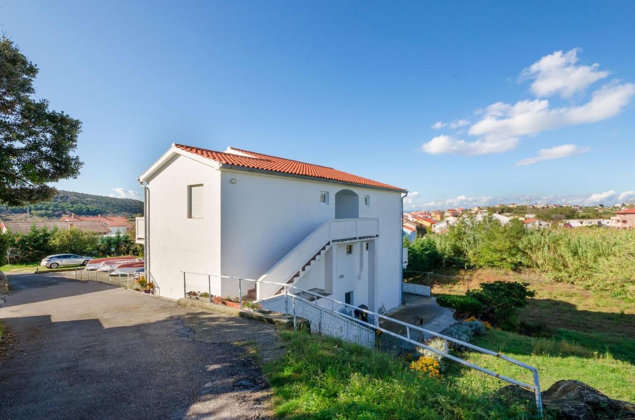 Apartments Pela Лопар Экстерьер фото