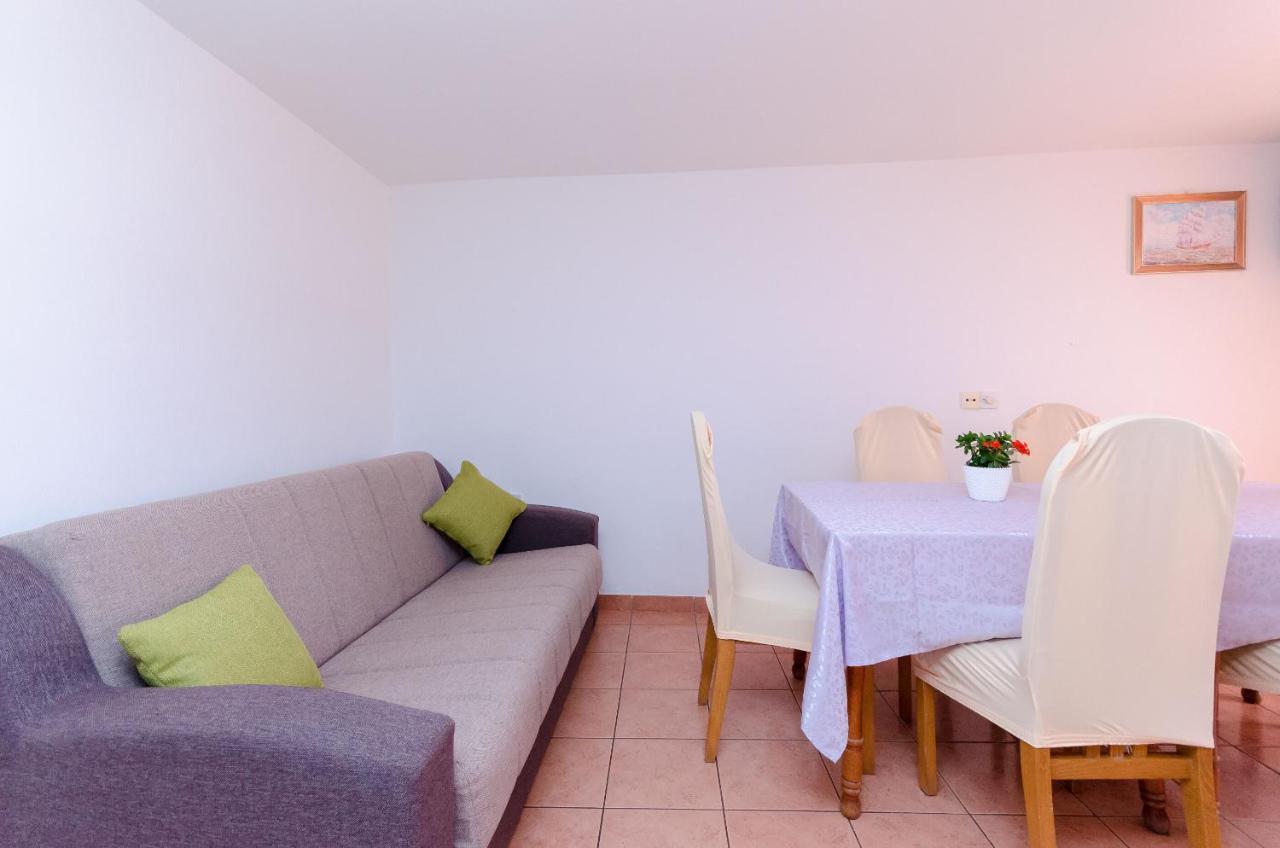 Apartments Pela Лопар Экстерьер фото