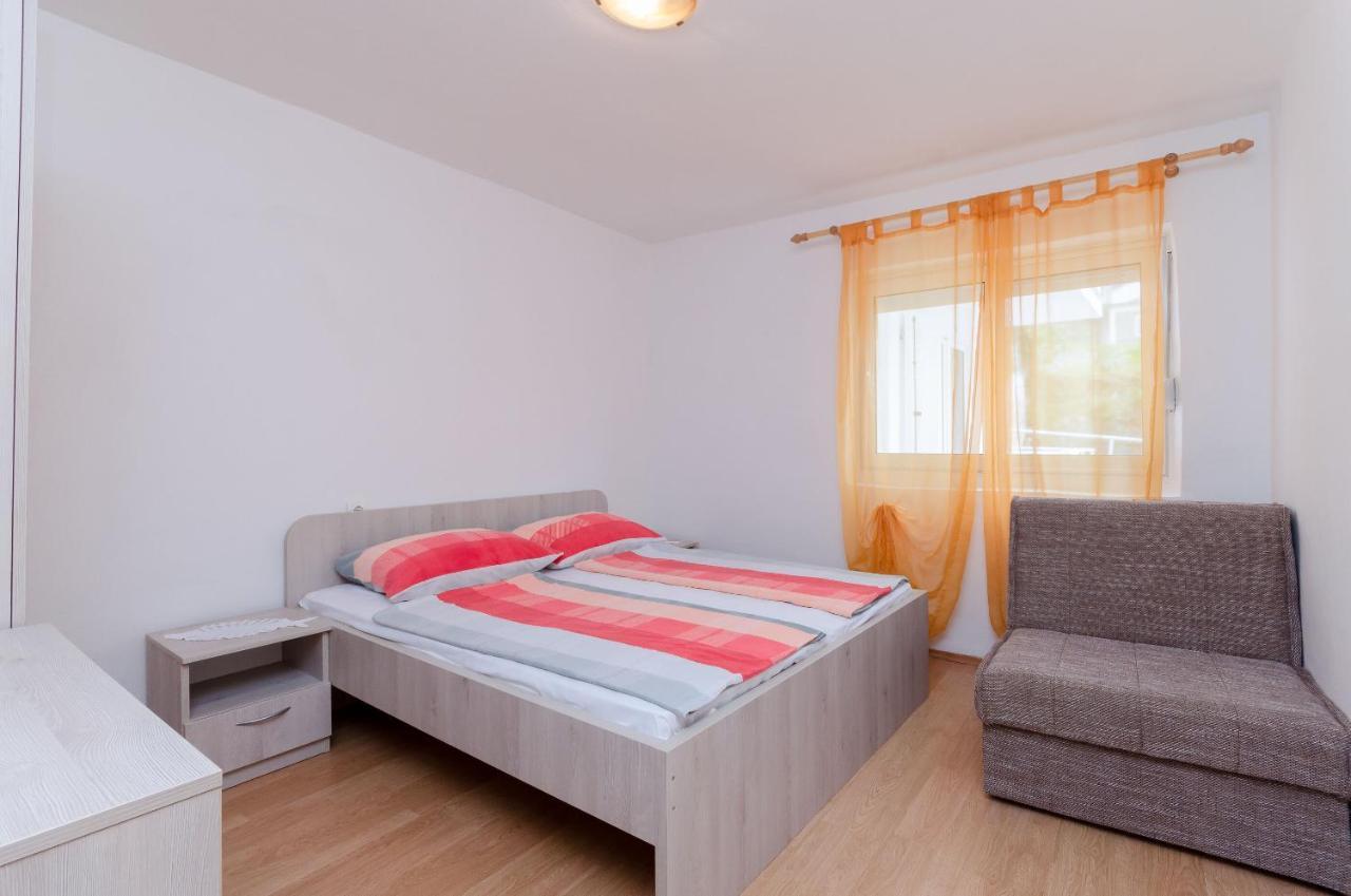 Apartments Pela Лопар Экстерьер фото